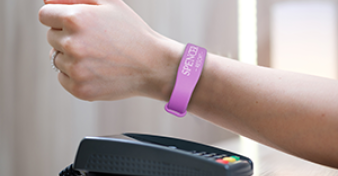 Gestalten Sie das Kundenerlebnis in Ihrem Hotel, Spa oder Vergnügungspark mit RFID-Armbändern neu
